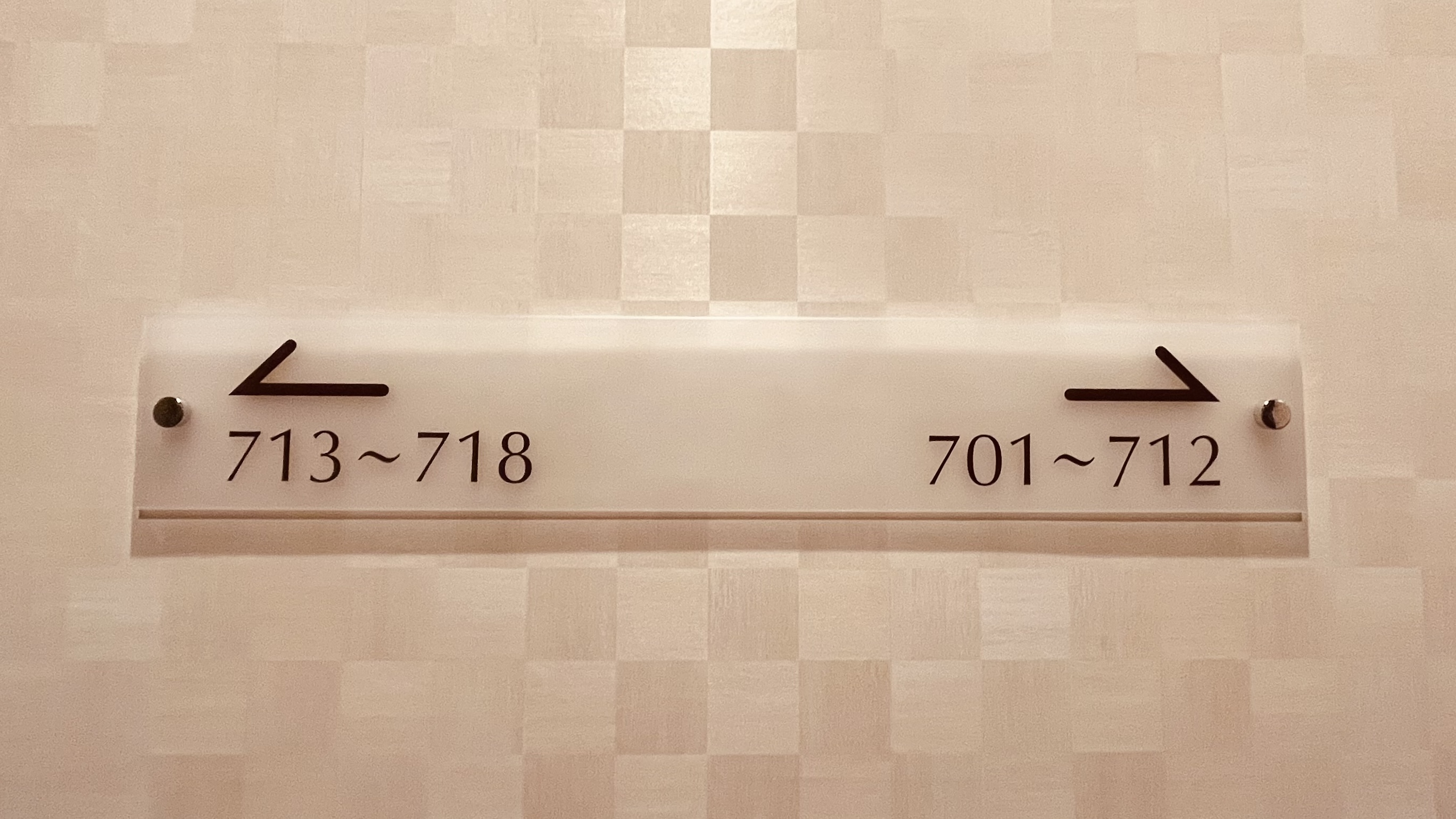 各階エレベーターホール＊お部屋ご案内プレート