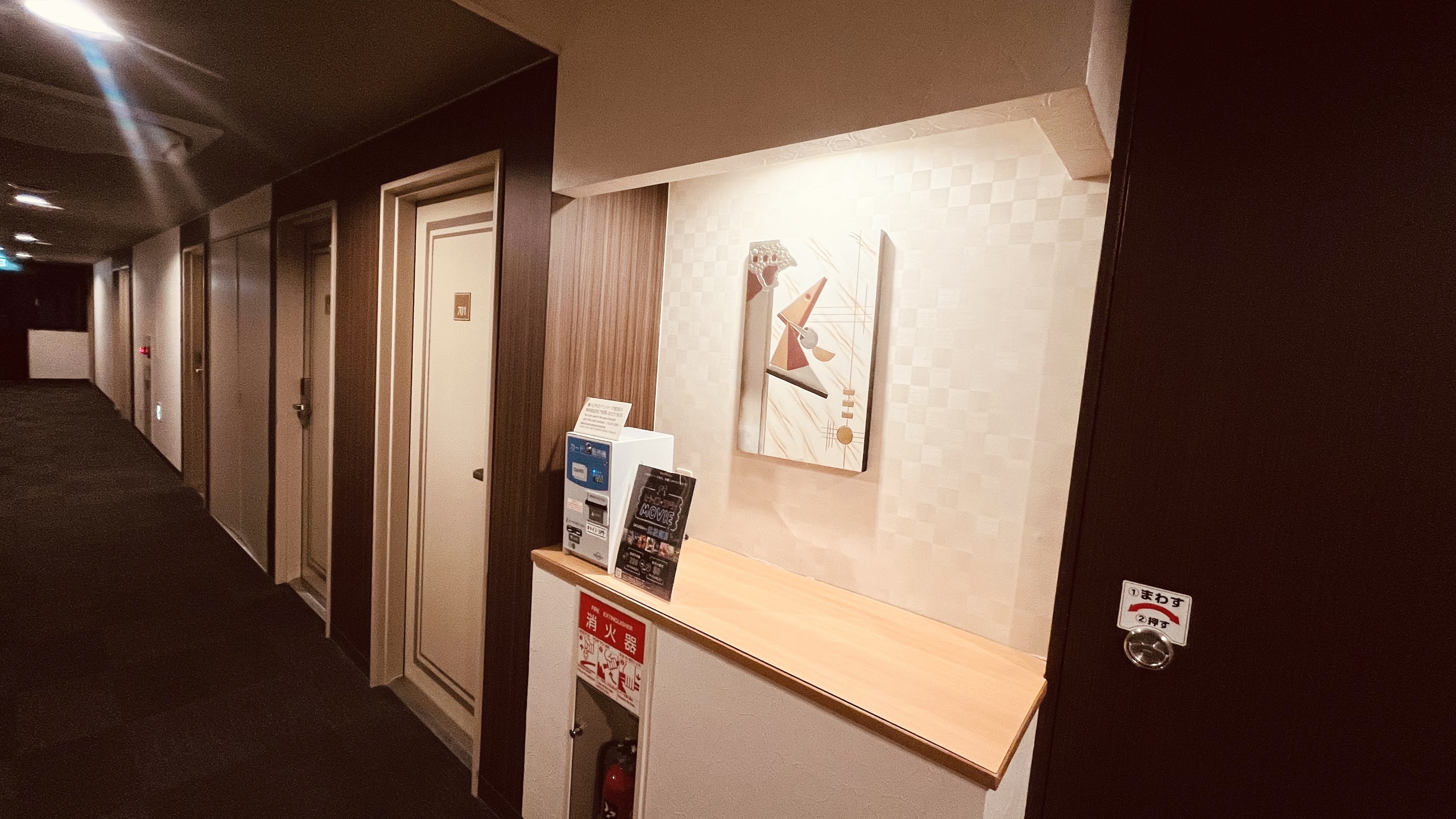 各階エレベーターホール＊夜