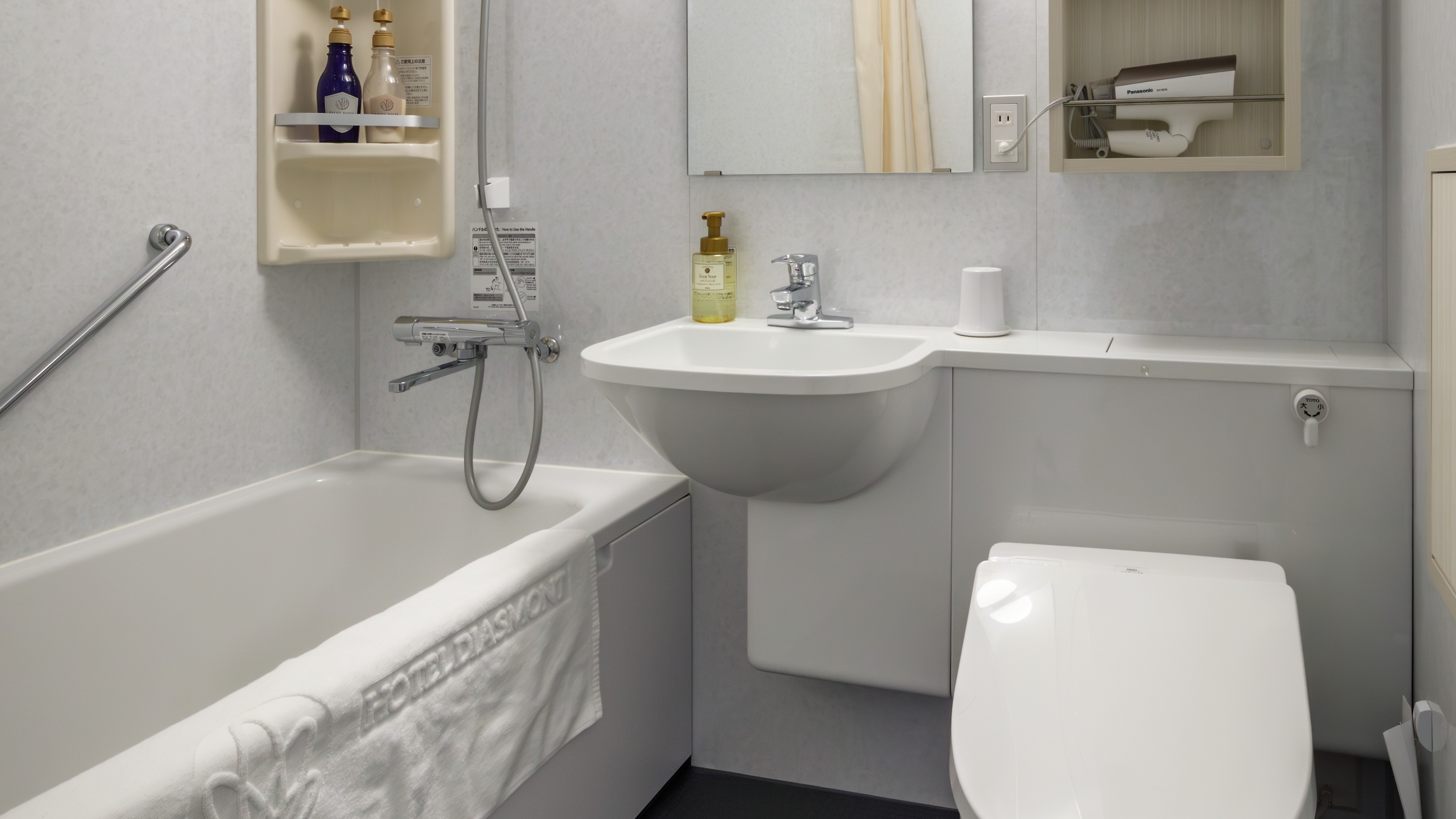 シングルルーム（セミダブルルーム）バスルーム