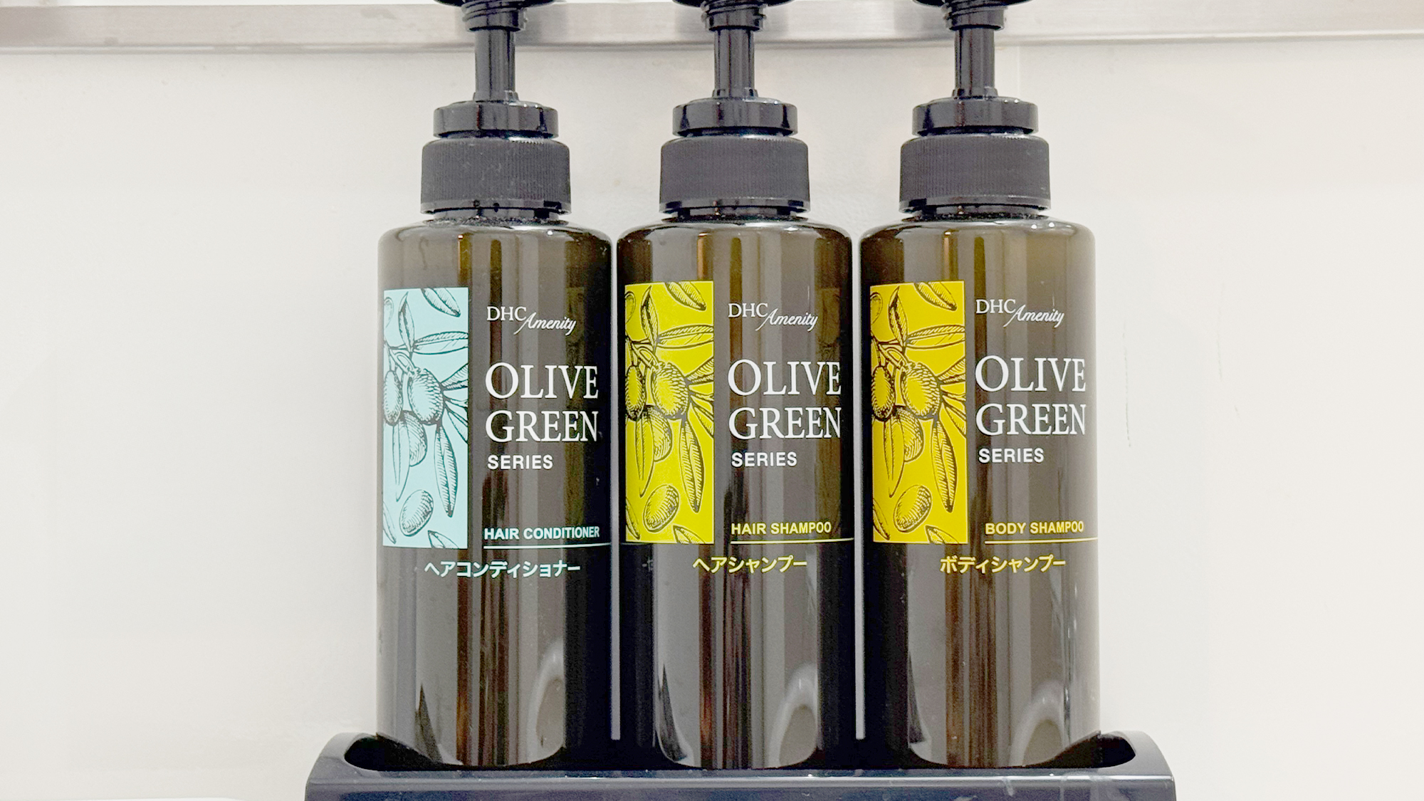 シャンプー・コンディショナー・ボディーソープは「DHC」オリーブシリーズです。