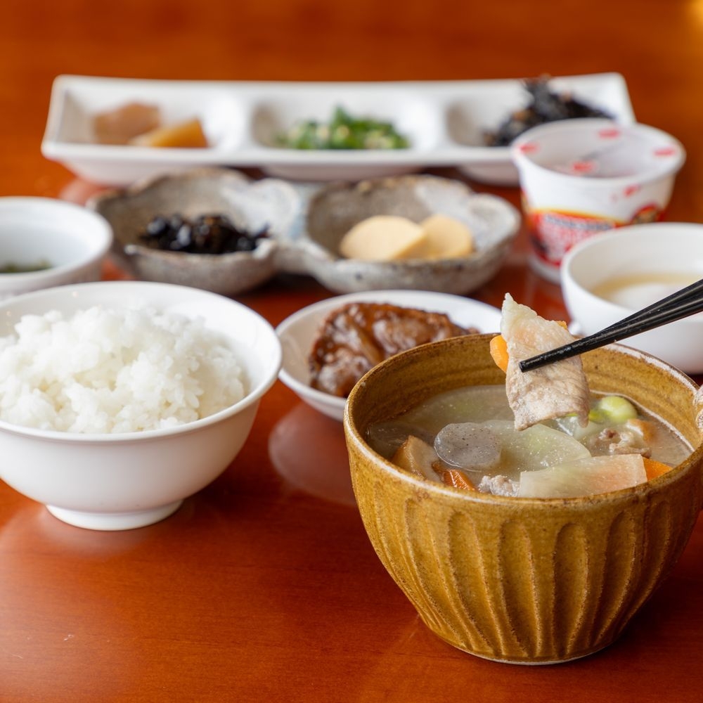 【千波湖を望む・絶景朝食】　＜ホテルシーズン新名物＞　こころもカラダもあたたまる豚汁朝食