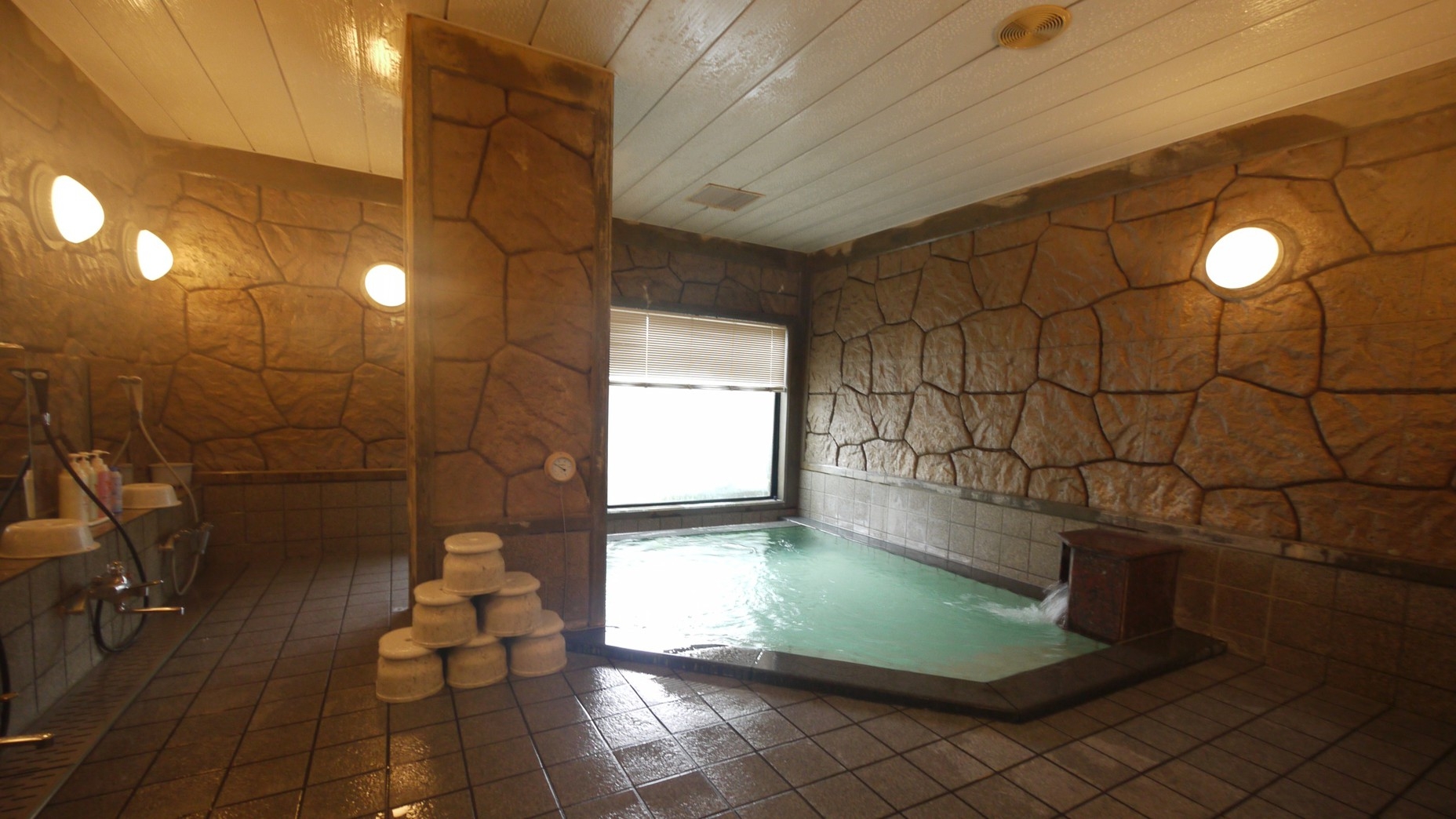 ＜ルームシアター付プラン〜映画など１００タイトルが見放題！〜＞バイキング朝食無料！