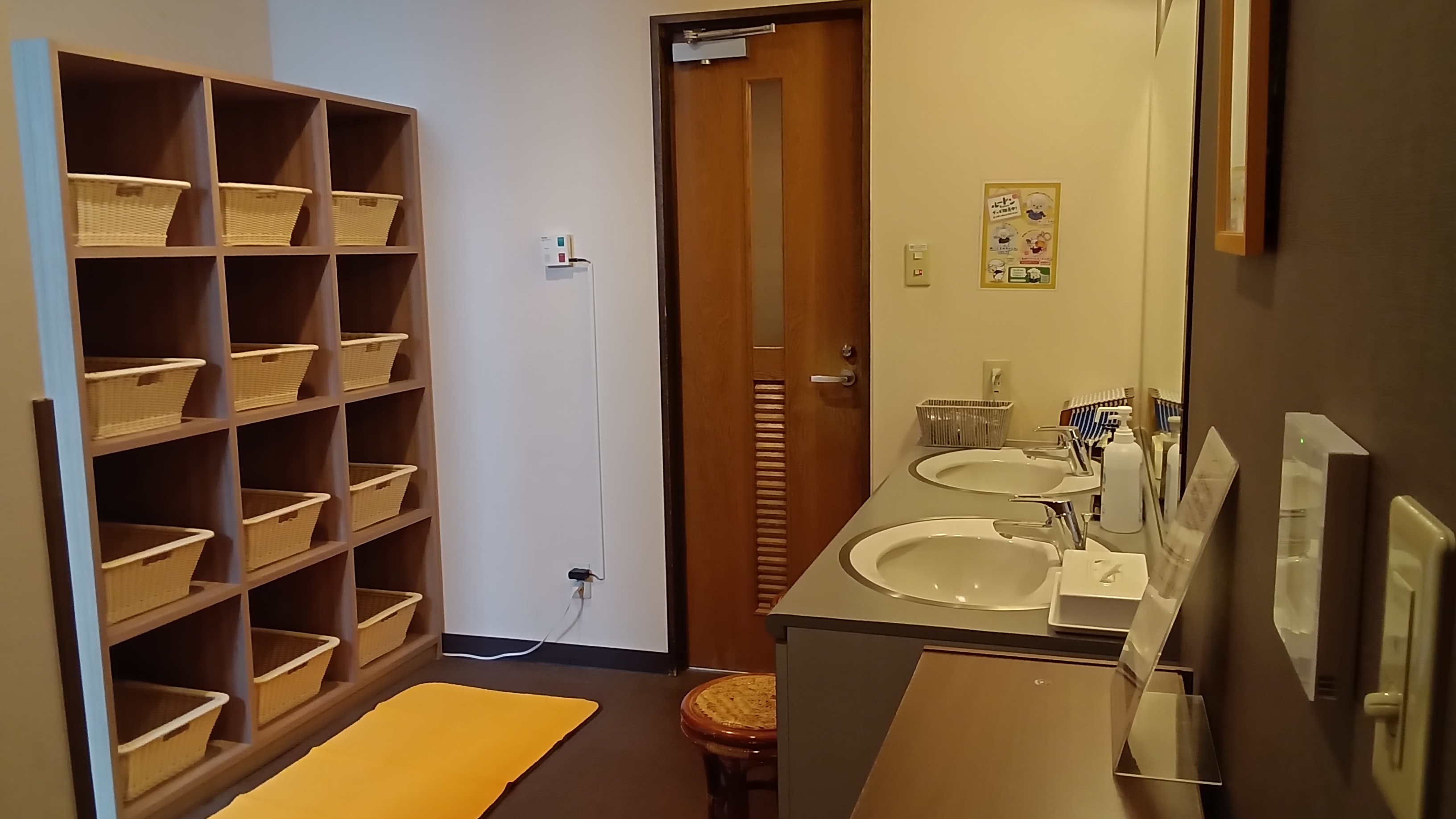 男性脱衣場①