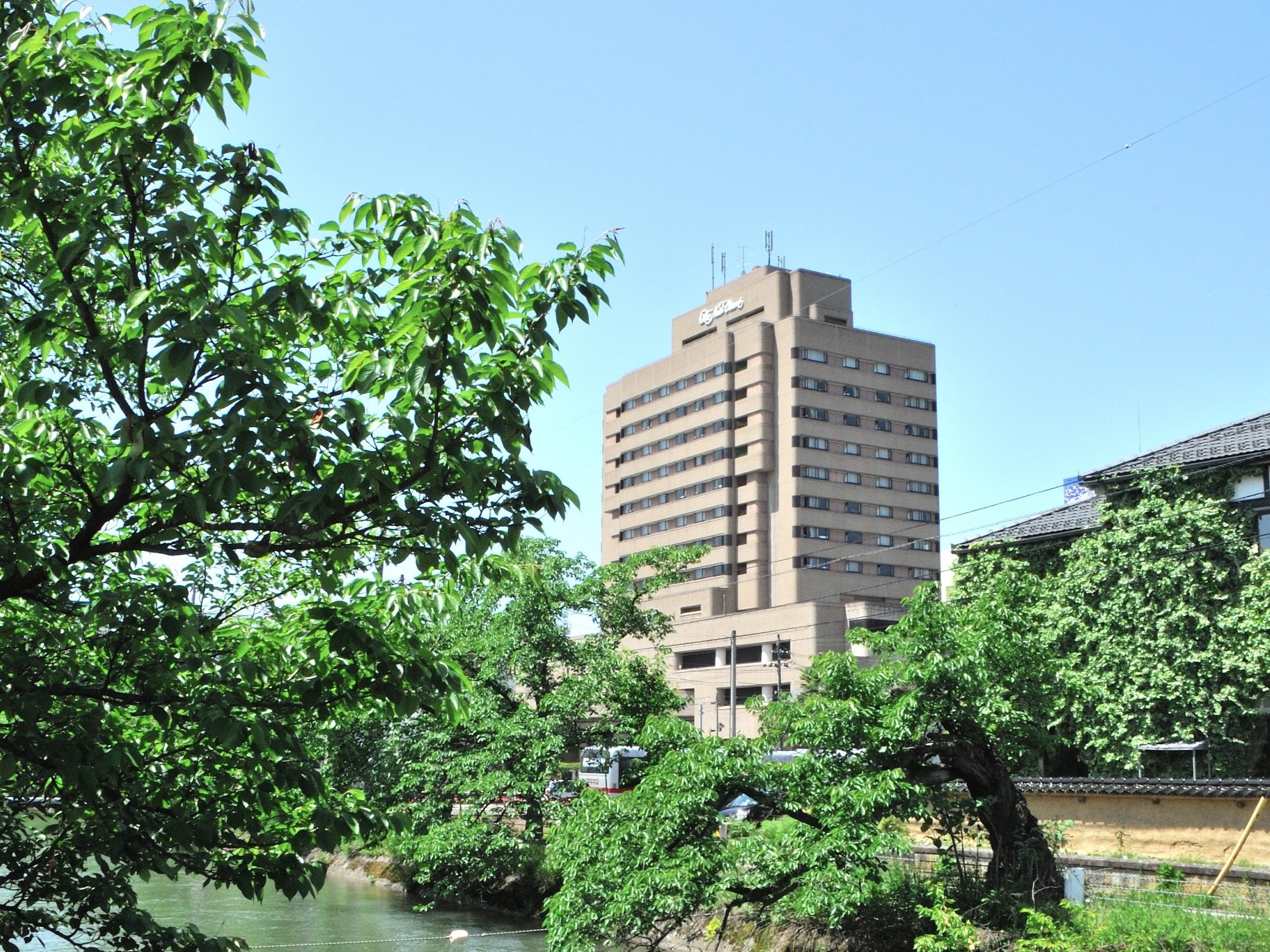 夏の福島江からの外観