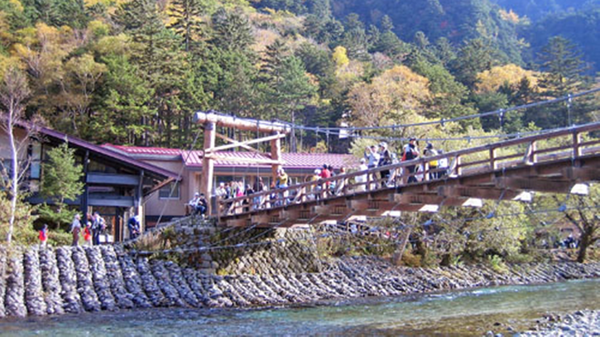 *[上高地・河童橋]人気の上高地までは当館から車で約90分