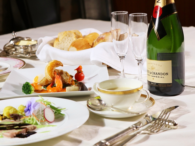 【天空のフレンチフルコース】信州の四季を匠が一皿に込めて。美食の夕べと、心やすらぐ爽やか朝ごはんを