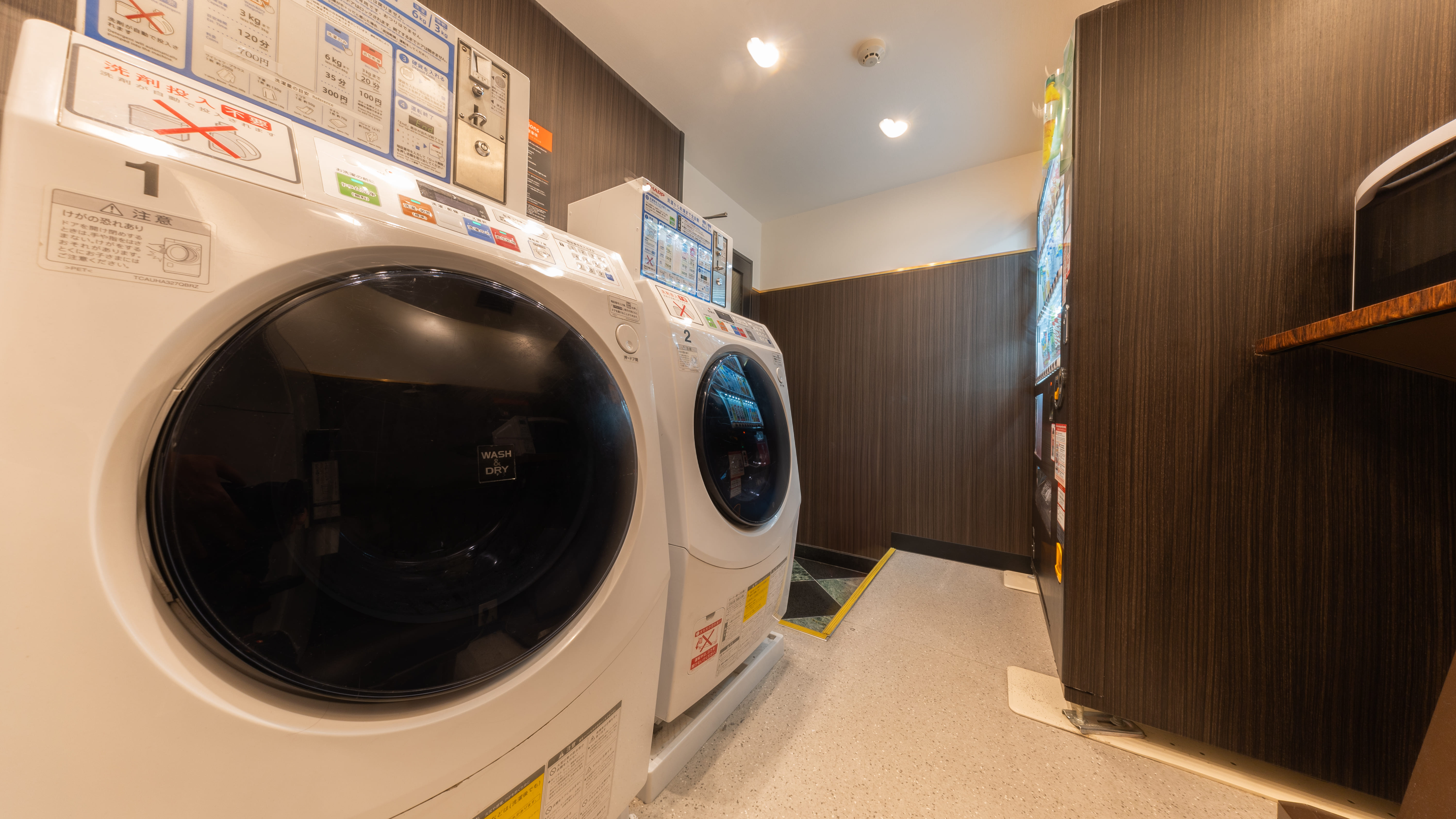 ■コインランドリー全2台（洗剤自動投入）：地下1階