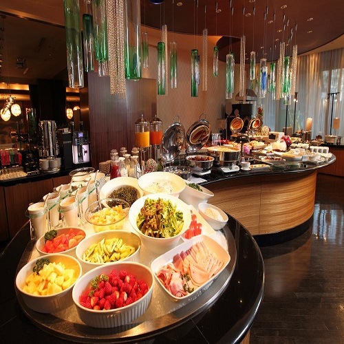 [Hotel breakfast buffet]