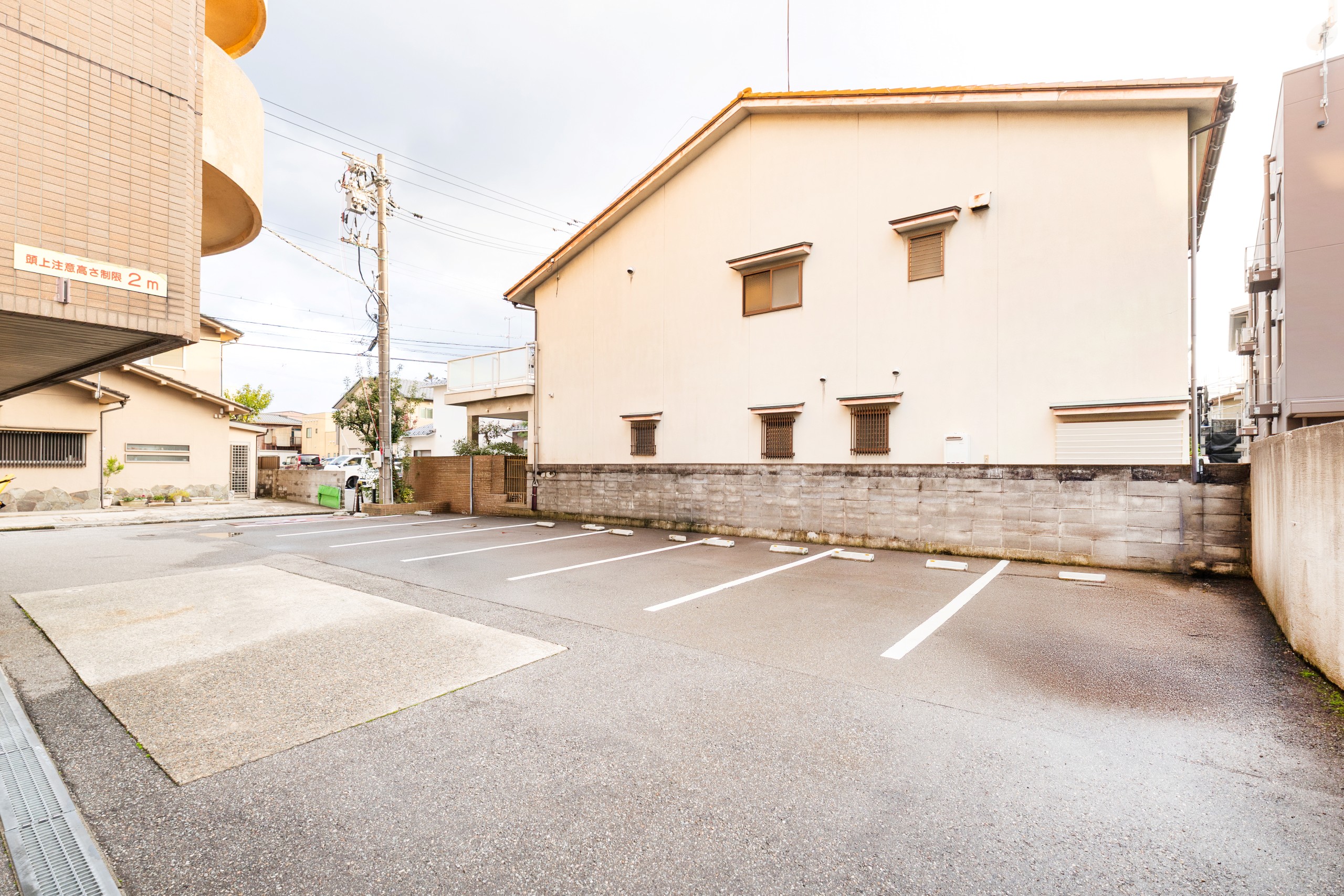 第一駐車場（敷地内）