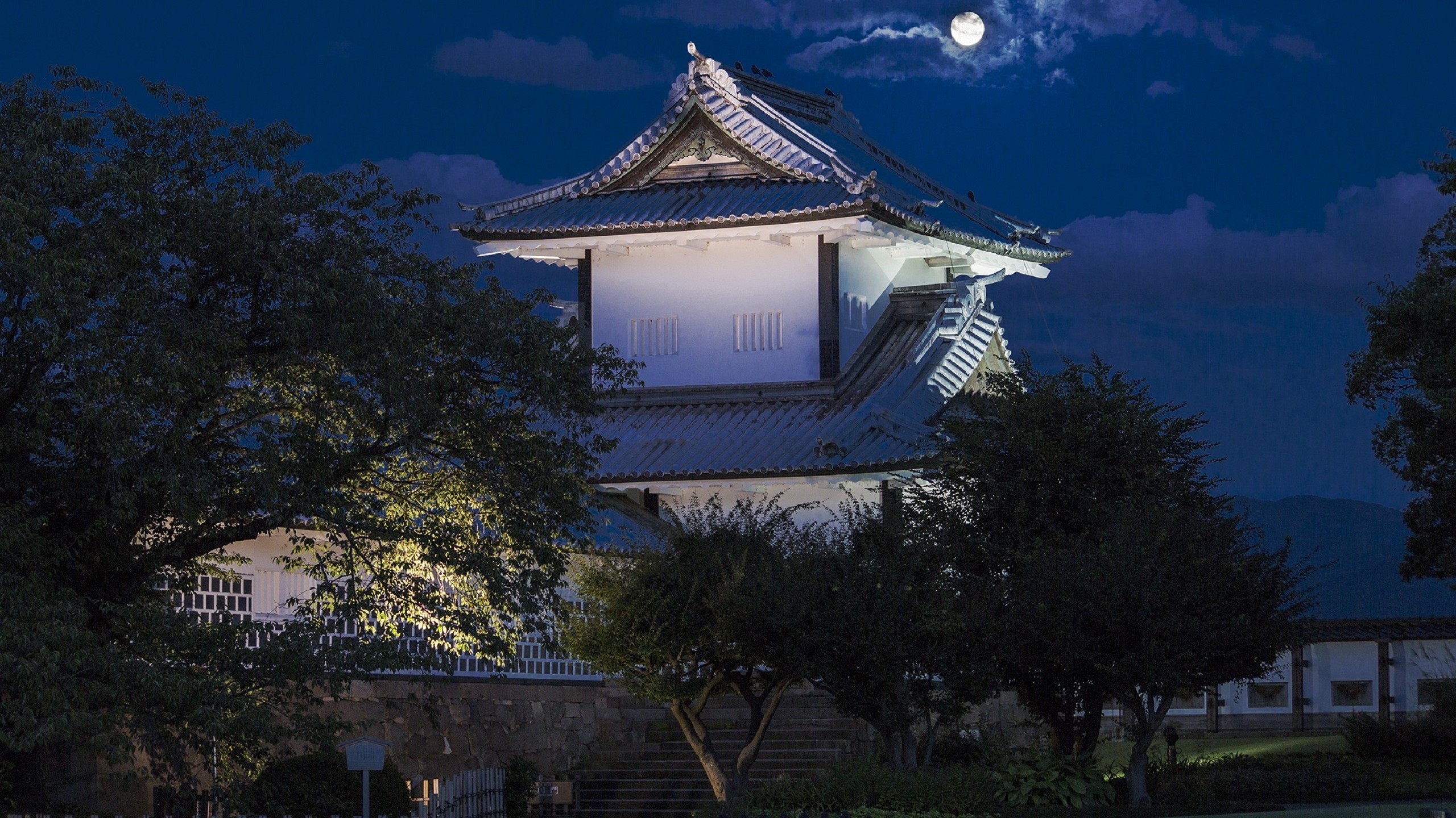 金沢城・石川門（夜の様子） (写真提供：金沢市）