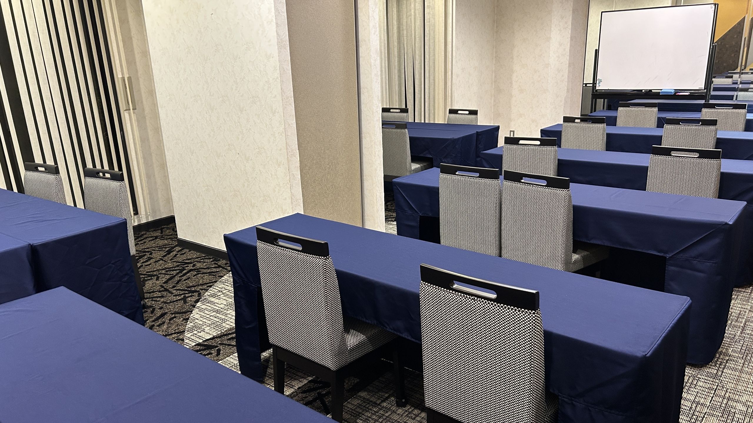 宴会場（琥珀）