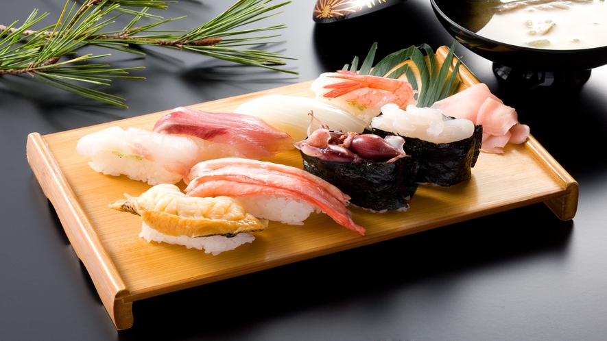 富山と言えばお寿司　お好きなネタをお探し下さいませ。【写真提供:（公社）とやま観光推進機構】