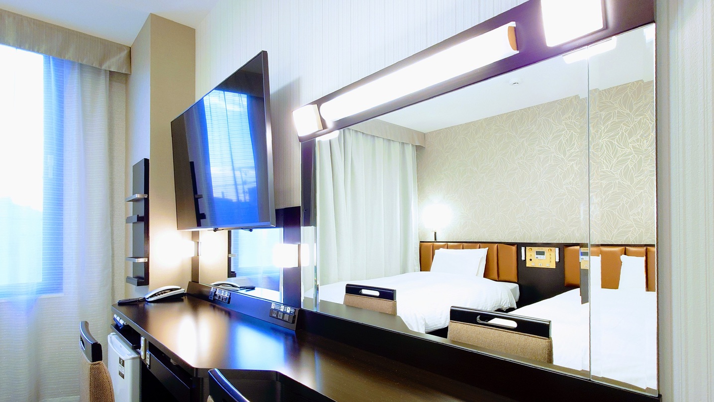 メイクアップしやすいミラーデスク【ライトアップドレッサールーム限定】