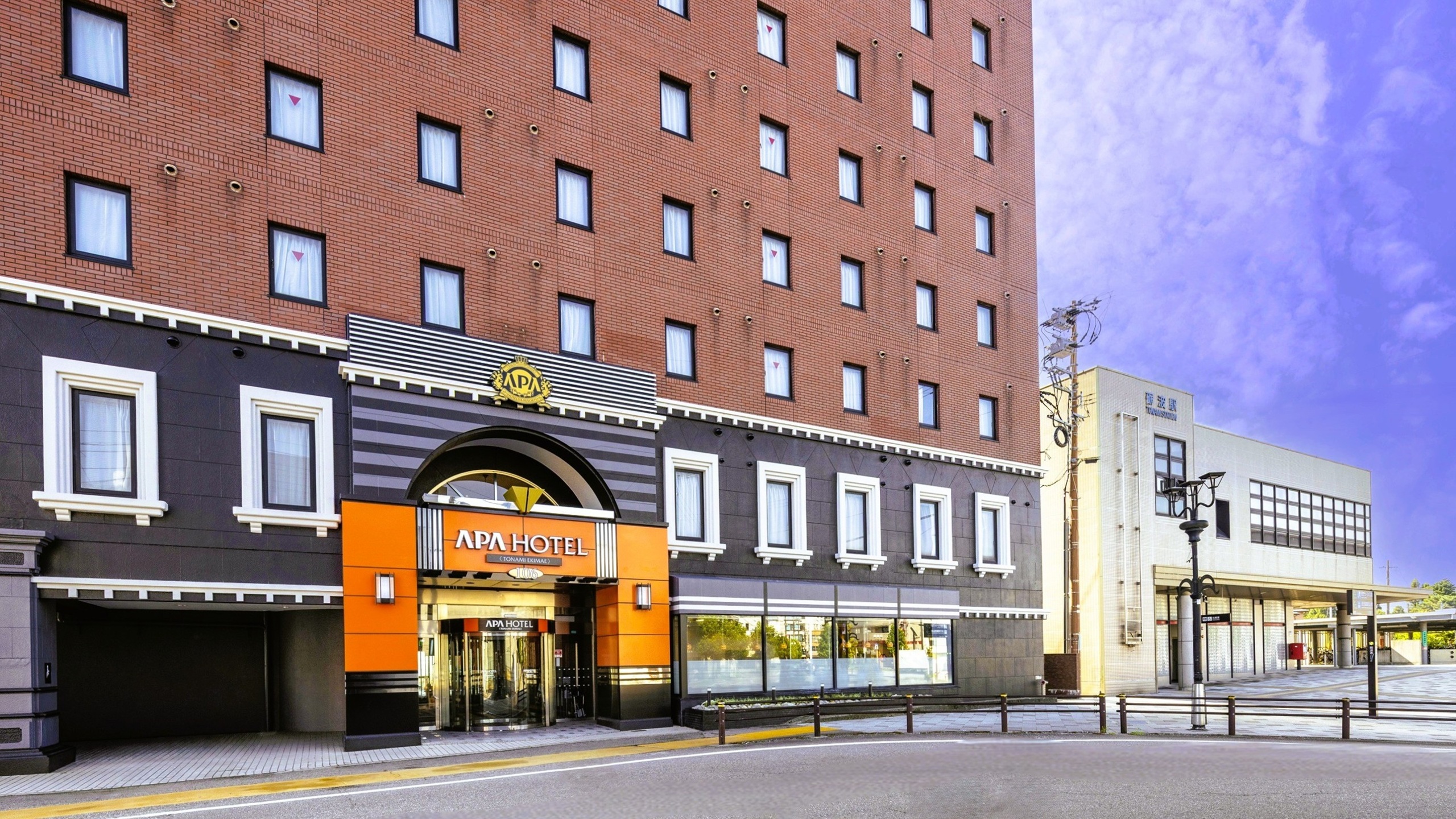 ☆砺波チューリップ公園まで車で4分☆高岡市・富山市・金沢市まで車で30分☆世界遺産五箇山まで車で40分☆立山黒部アルペンルート「立山駅」まで車で約1時間  