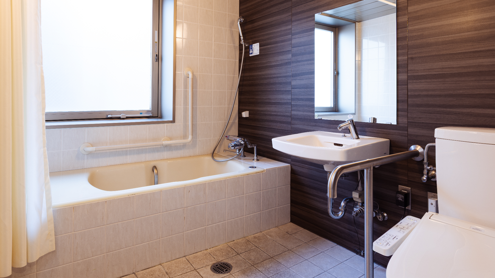 本館バリアフリーツインユニットバス