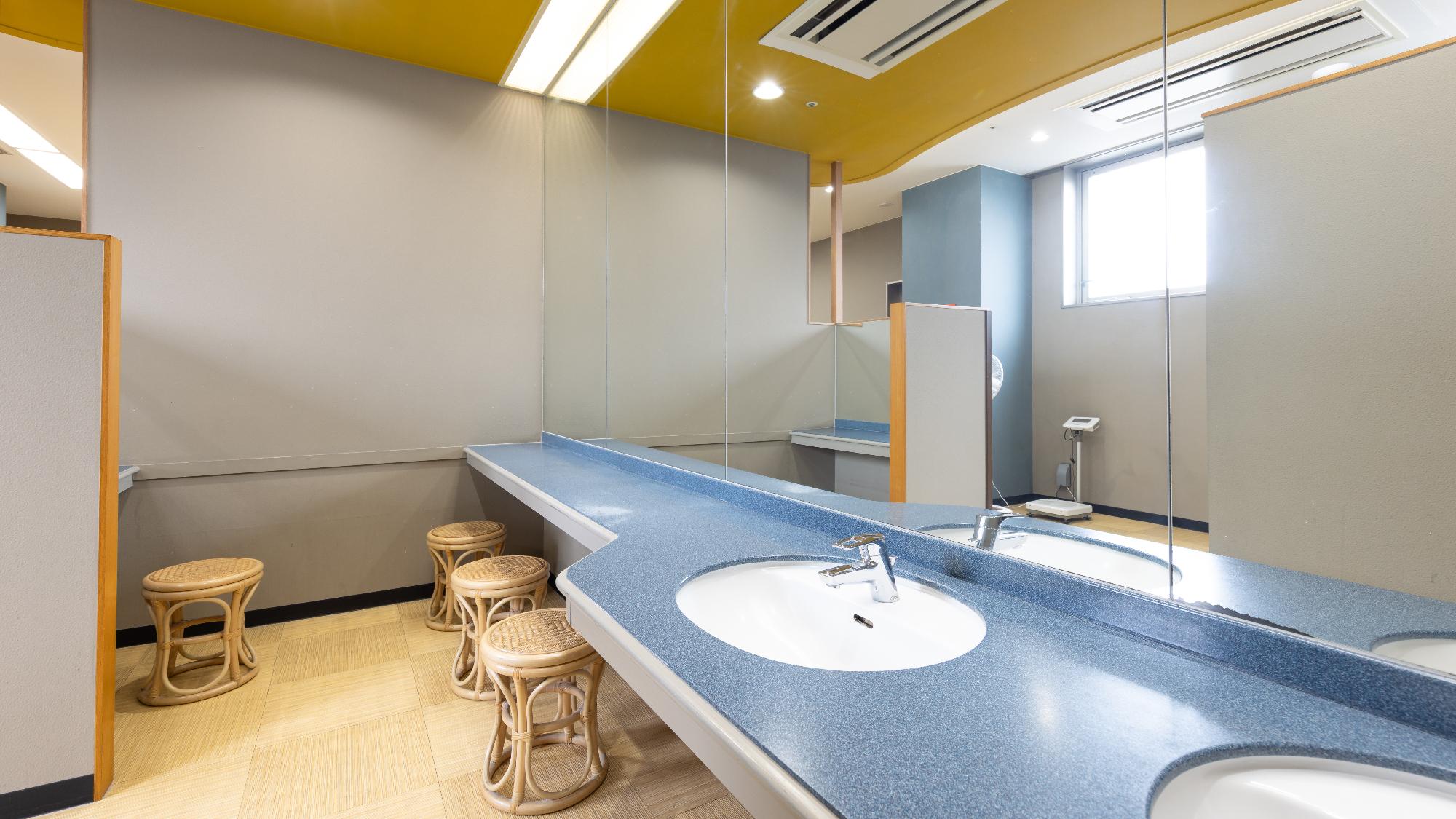 男性大浴殿パウダールーム