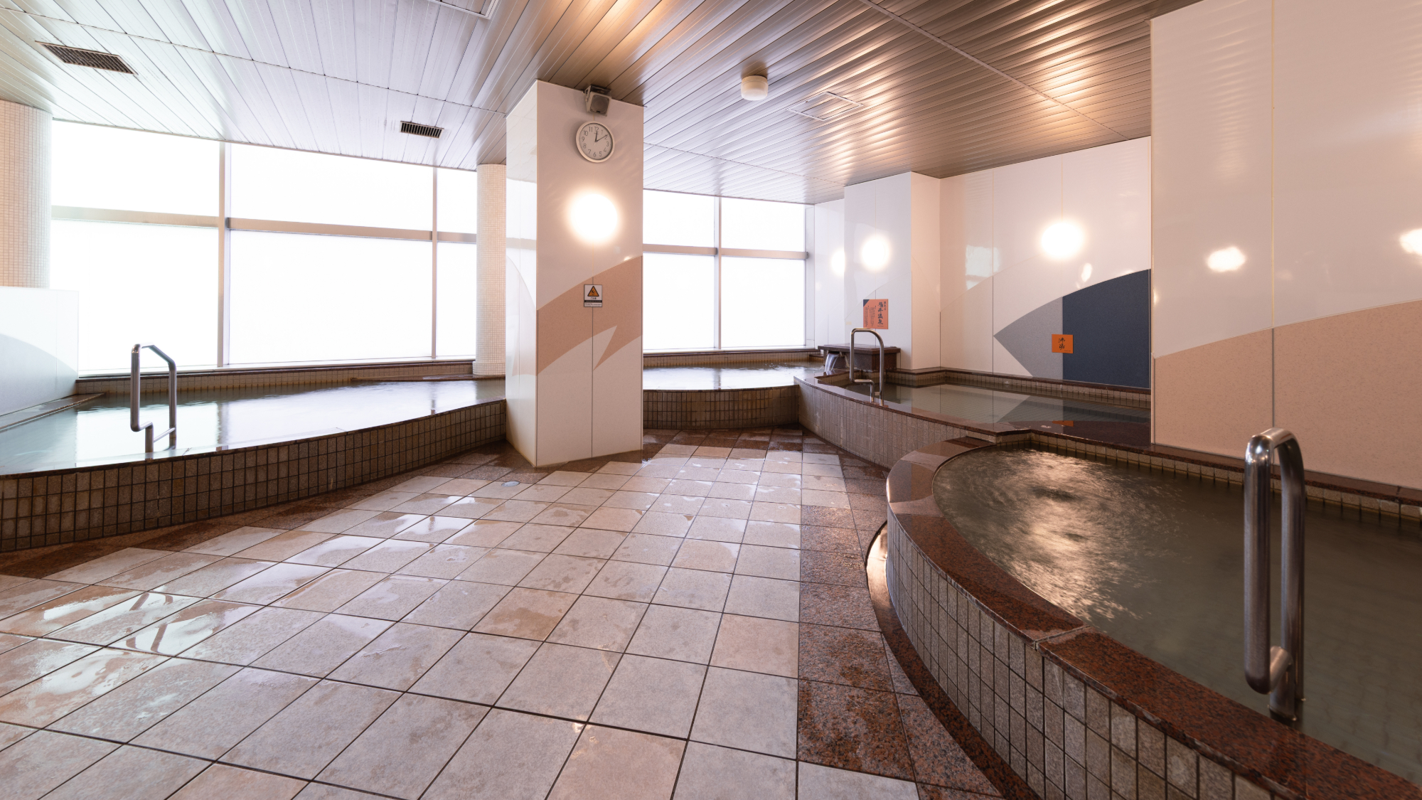 女性大浴殿全体