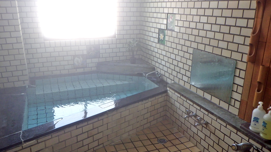 *【女湯】尾瀬戸倉温泉の独特の湯質をお楽しみください。