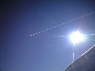 雪屁と太陽と飛行機雲