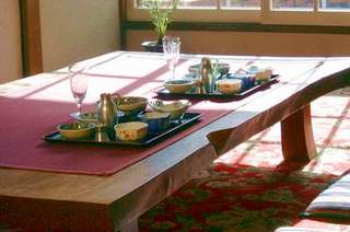 座テーブルとお膳の食事