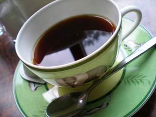 淹れたてのコーヒーをサービスでおだししてます