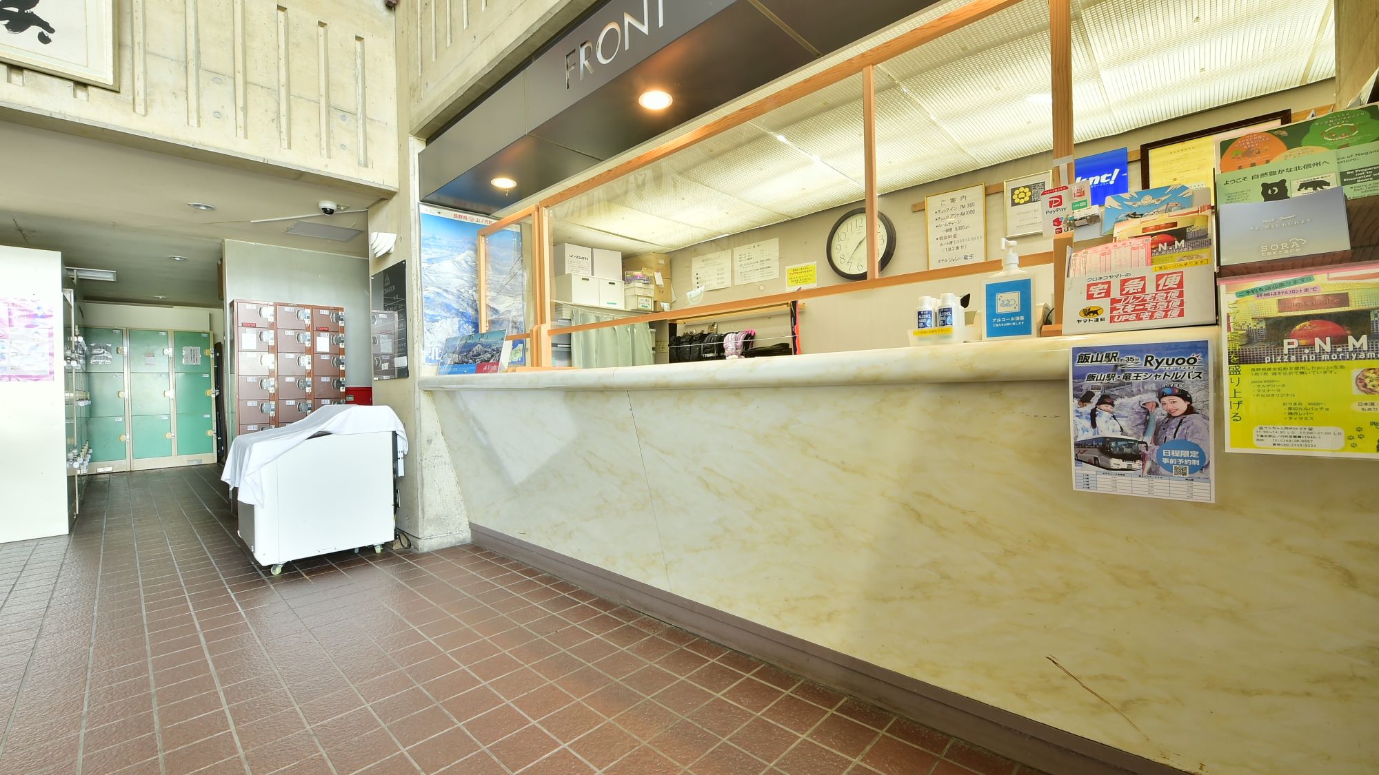 ホテルフロントとなります。