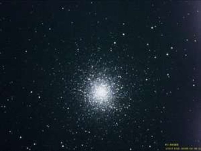 ヘルクレス座にある球状星団 M13　（オーナー撮影）