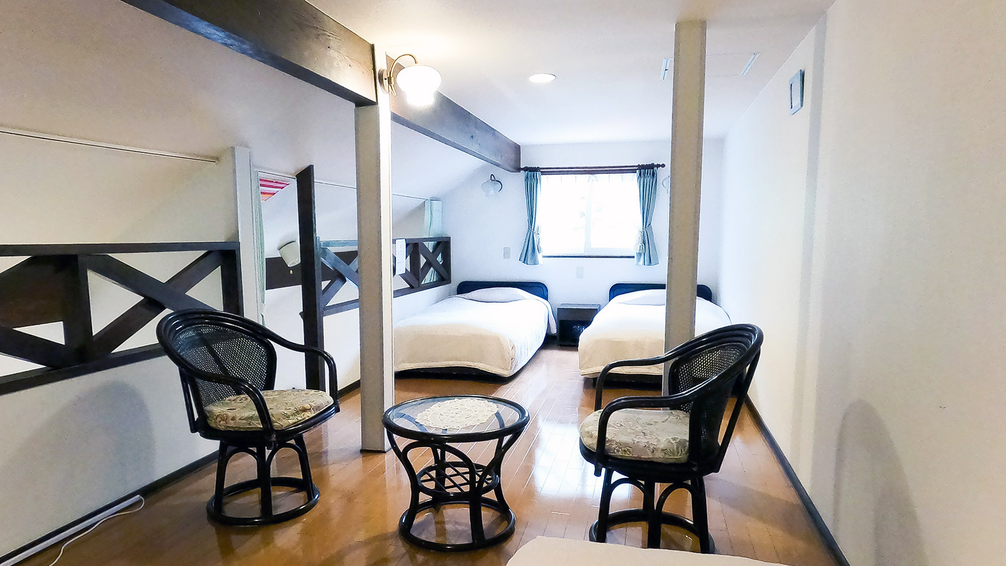 ・【スーペリアルーム】2階ロフトで、語らいのひとときを