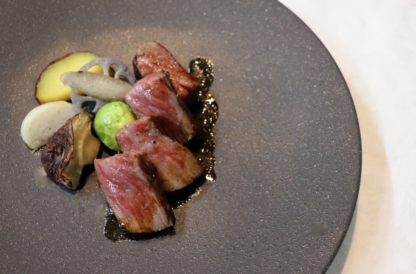 【１日３組】五感で味わう本格フランス料理ディナーとリニュールした客室で寛ぐ　２食付きグルメ宿泊プラン