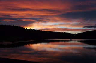 真っ赤に染まる夕暮　女神湖にて　