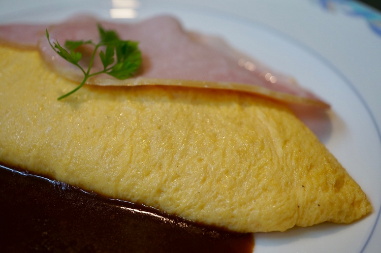 朝食　人気のオムレツ