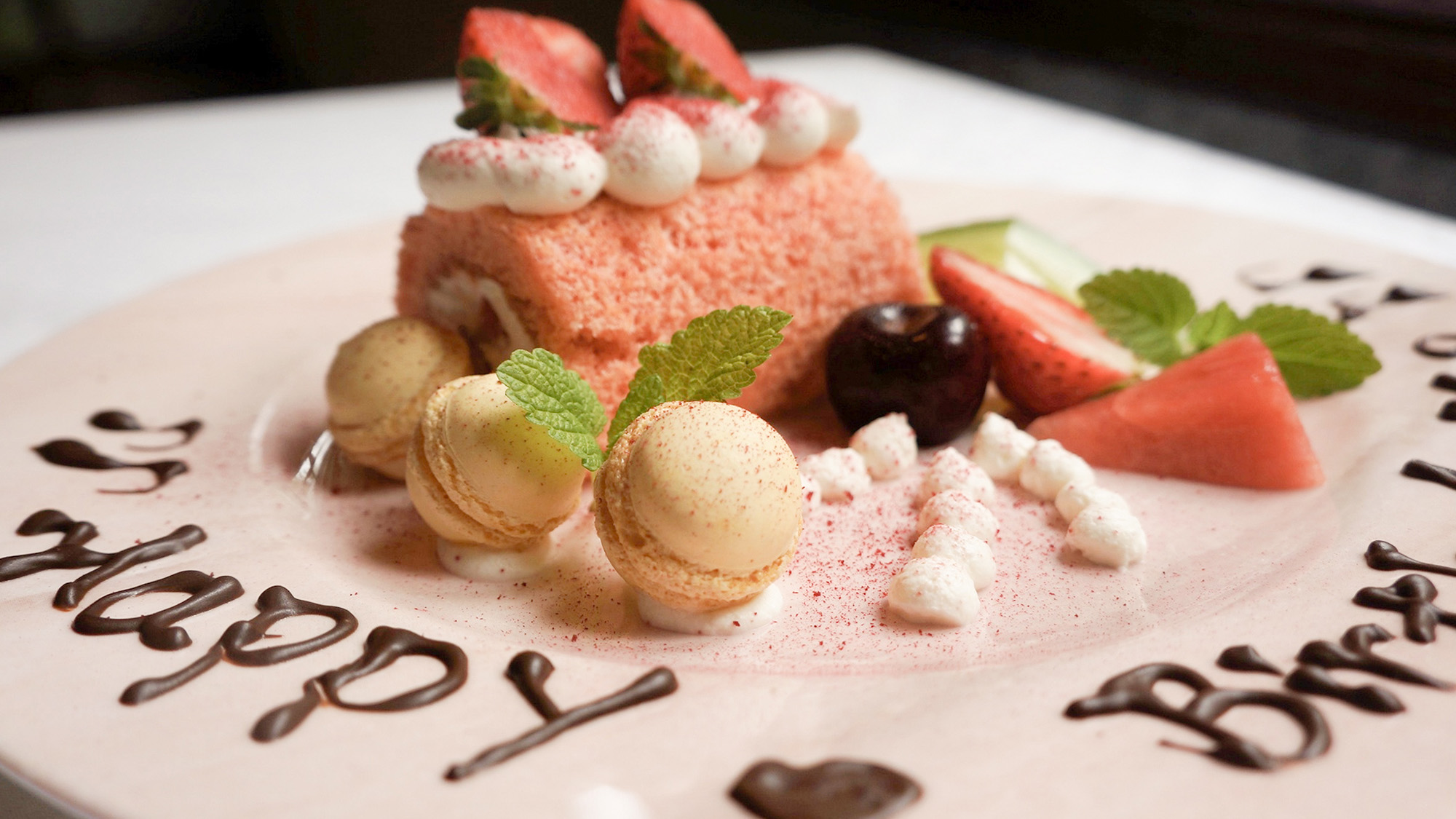 ・【バースデーケーキ一例】記念日やバースデーケーキのご予約も承っております（要予約、有料）