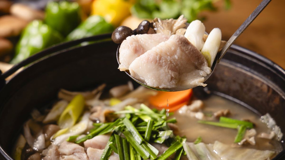 【2食付／信州みそ仕立て鍋×和朝食】素材を引き立てる辛口味噌のコクと旨味！野菜たっぷりで健康に◎