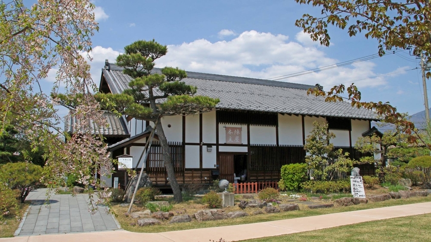  小諸宿本陣主屋。かつて、各地の大名や京都の公家を迎えた由緒ある建物です。