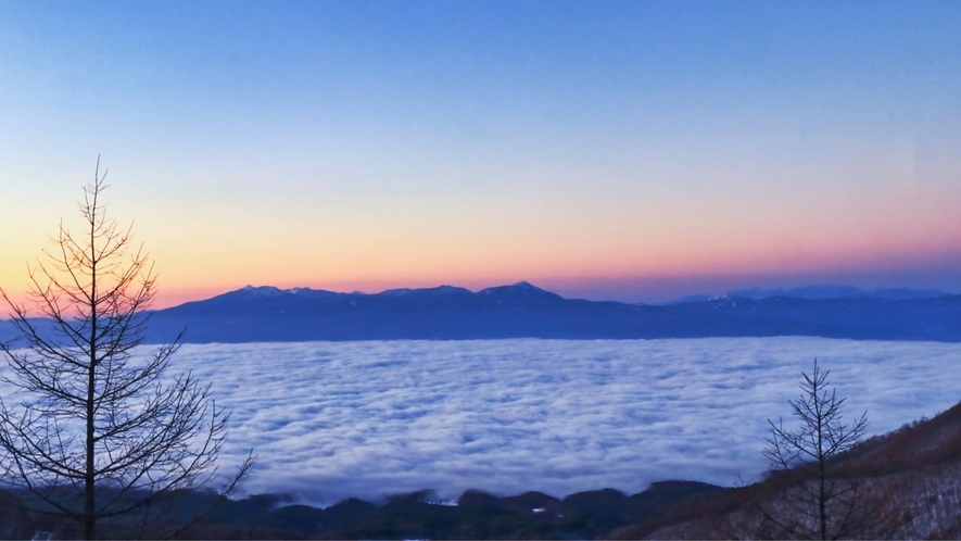 高峰高原は、標高２０００mの場所に位置する天空の別天地。「雲海」などの絶景を見ることができます！