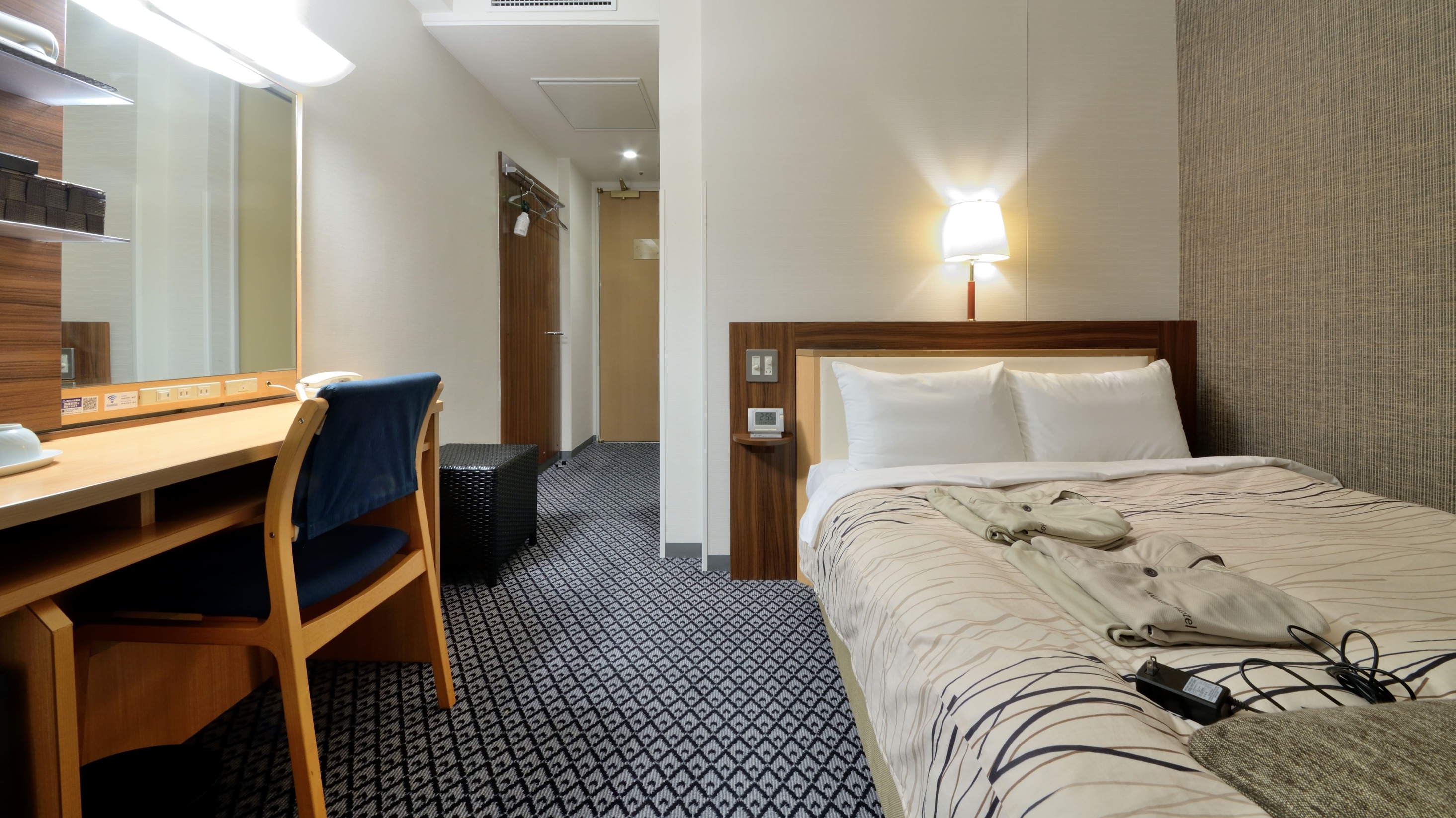 スタンダードダブル【禁煙】 幅140cmベッド