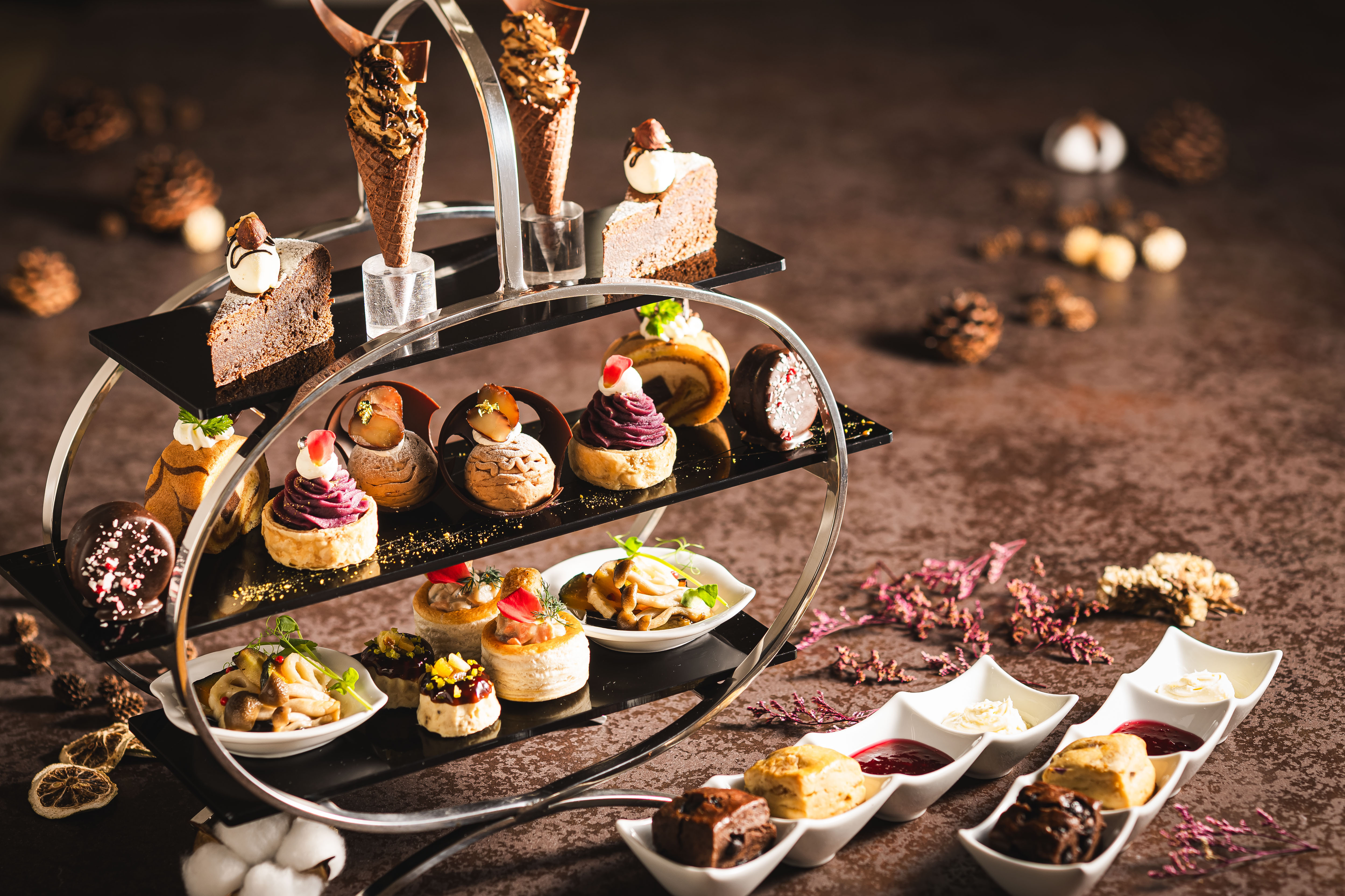 【ティーラウンジ】2025年秋 オータムショコラ・アフタヌーンティー