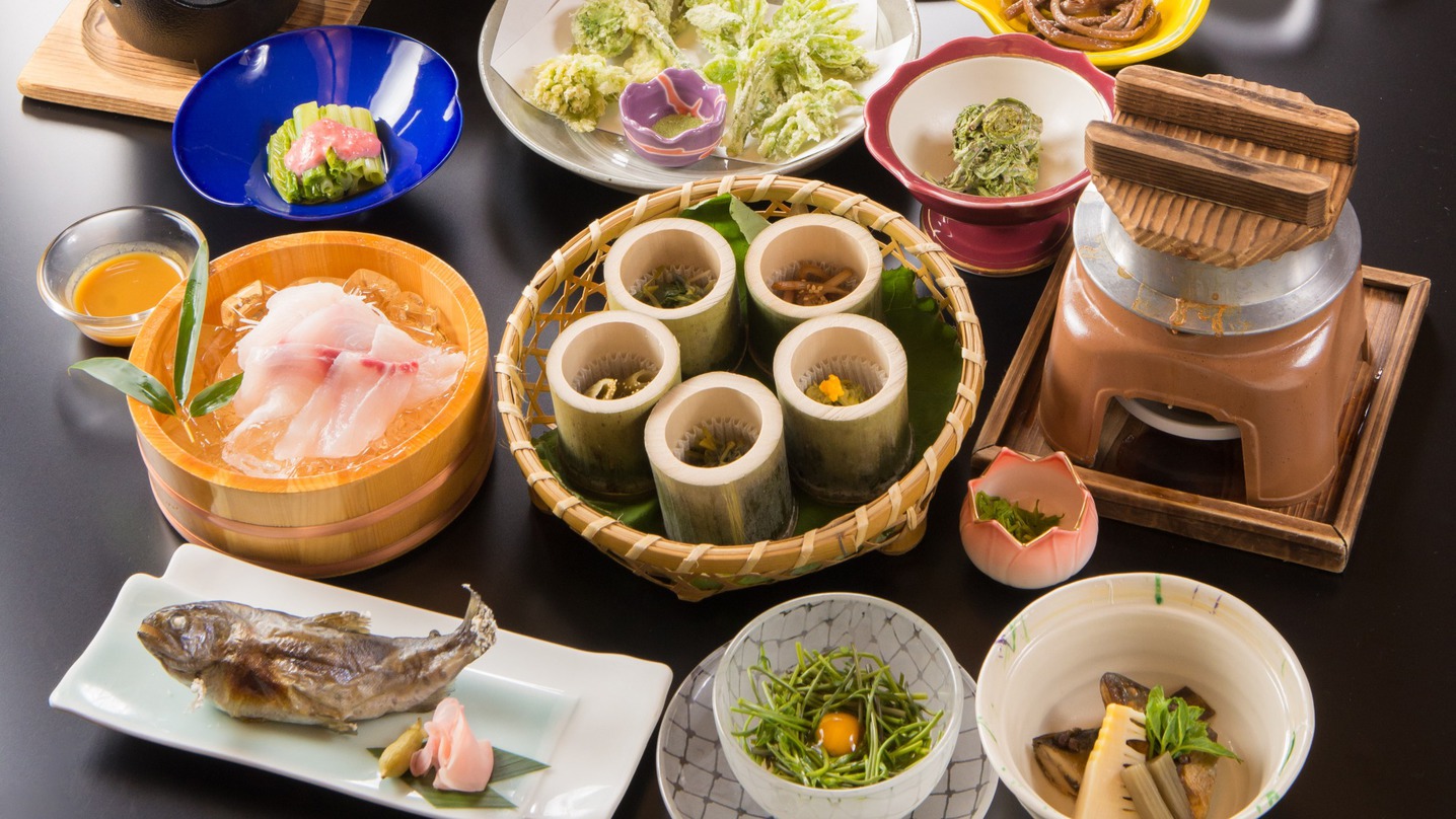 ◆好評につき39年目◆絶品♪山菜釜飯付！山菜づくし『山菜満彩コース（14品）』≪貸切風呂無料≫
