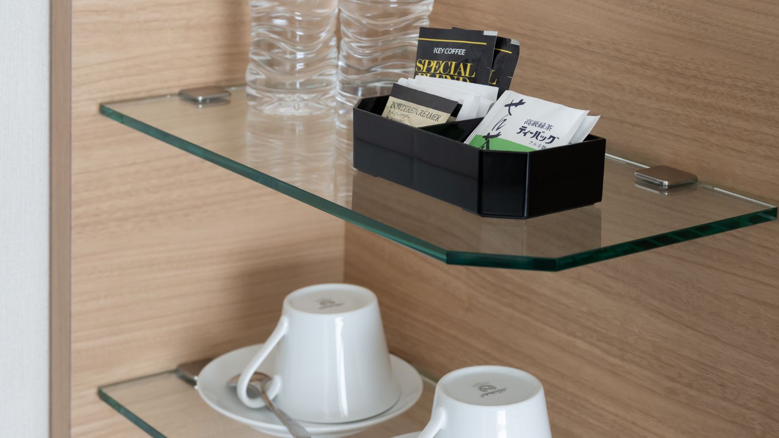 コーヒー・日本茶のセットをご用意しております。ご自由にご利用ください。