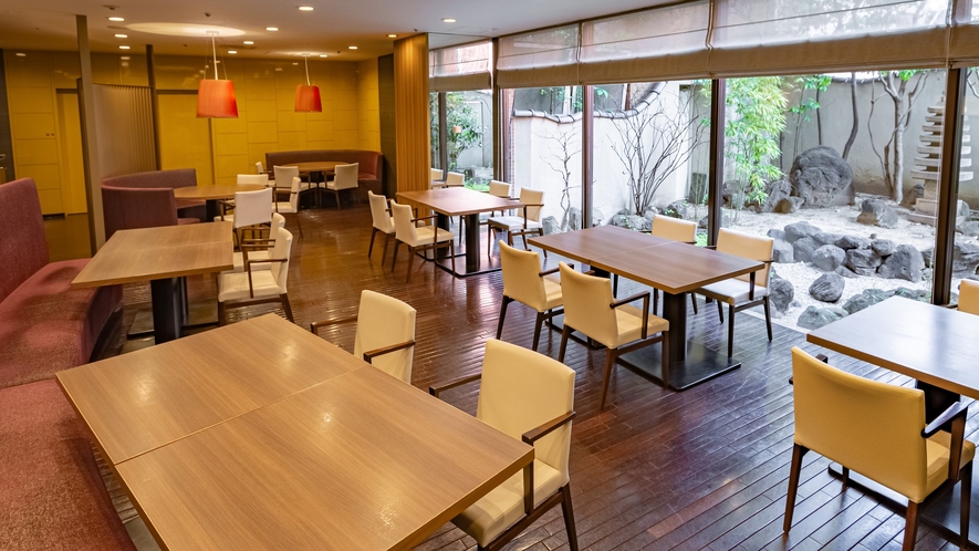 5階 中国料理「桃李」落ち着きのある店内で本格広東料理をご賞味ください。