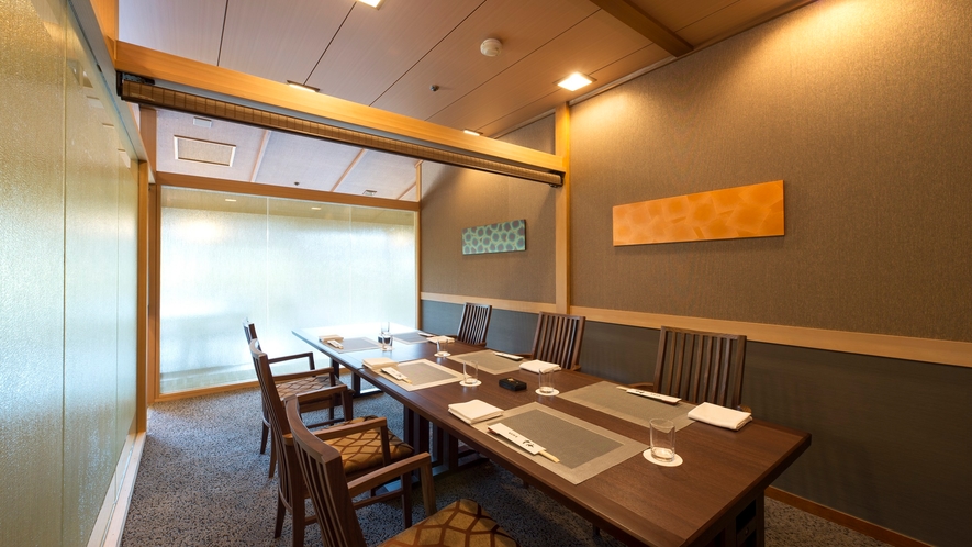 日本料理「雲海」　　半個室『紅葉』