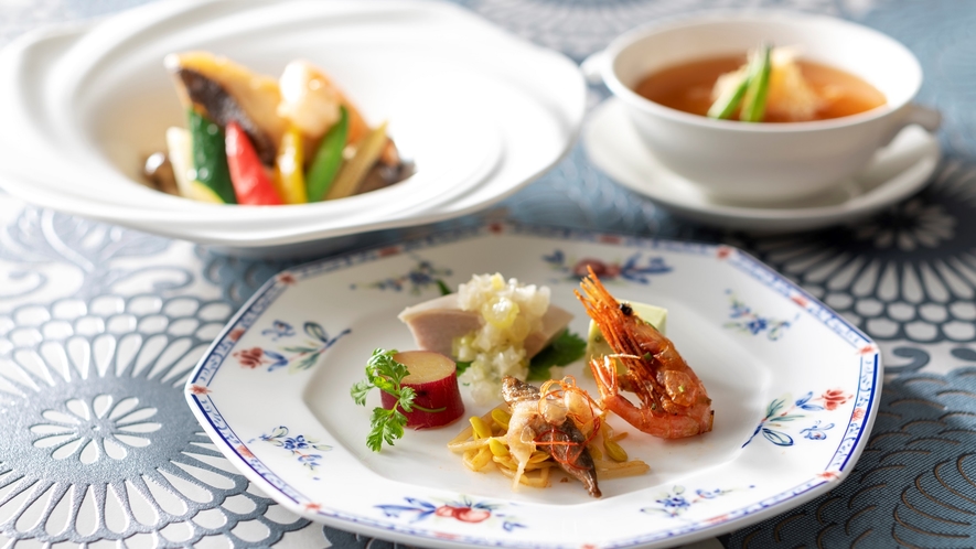 中国料理「桃李」前菜からメインにデザートまで、充実の満足ランチです。