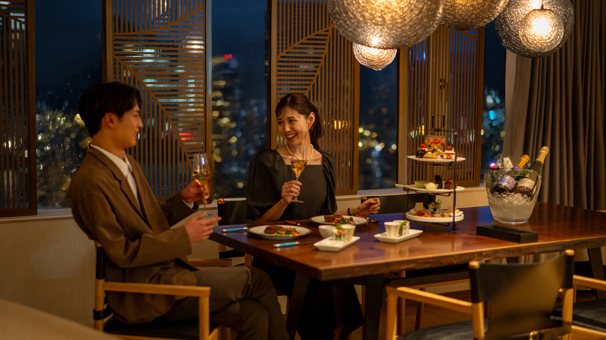 【Grand suite】ふたりきりで過ごす、夜景が主役のラグジュアリータイム。