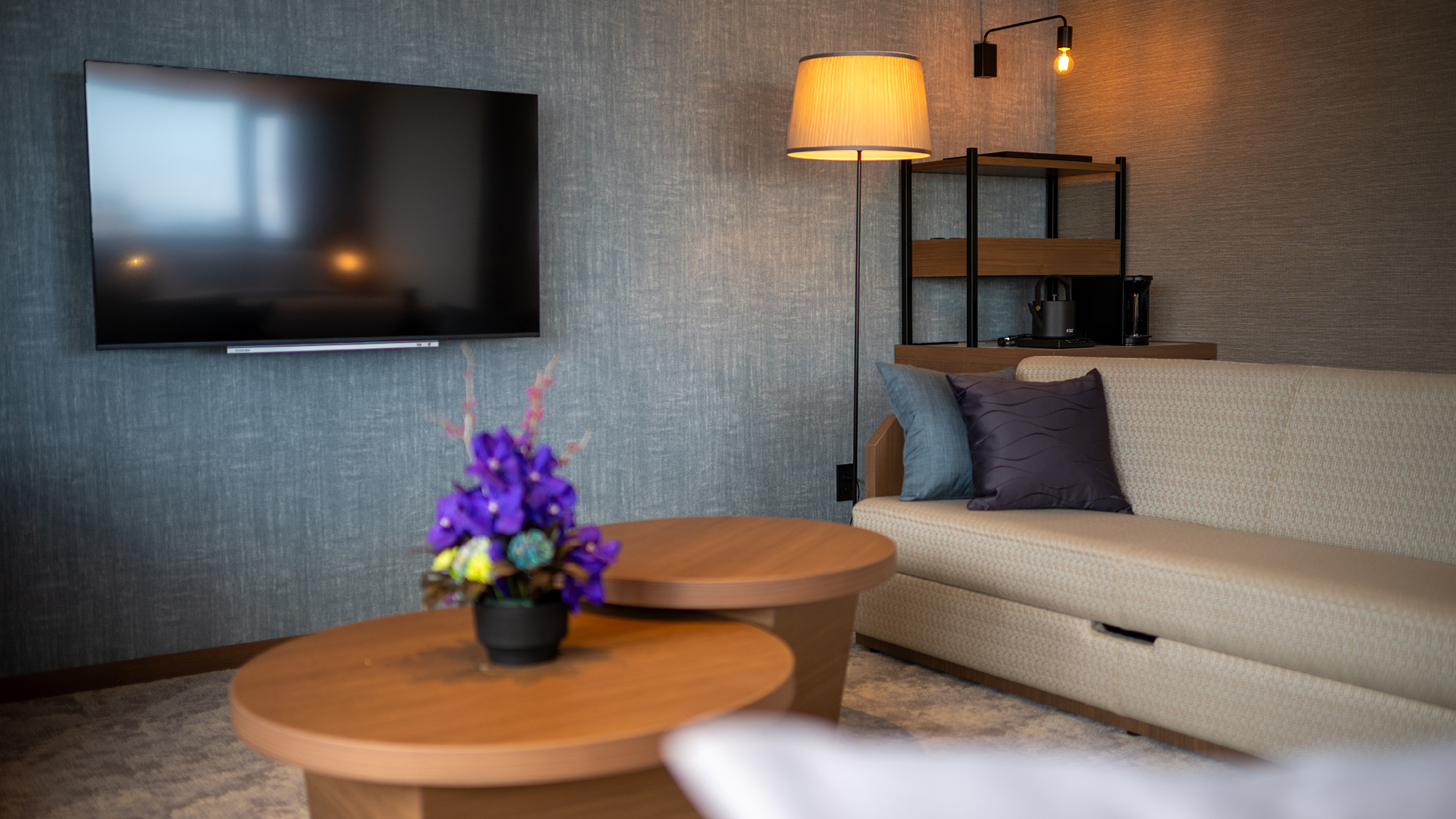 【Suite room】光と木の温もりに包まれる、上質なくつろぎ空間