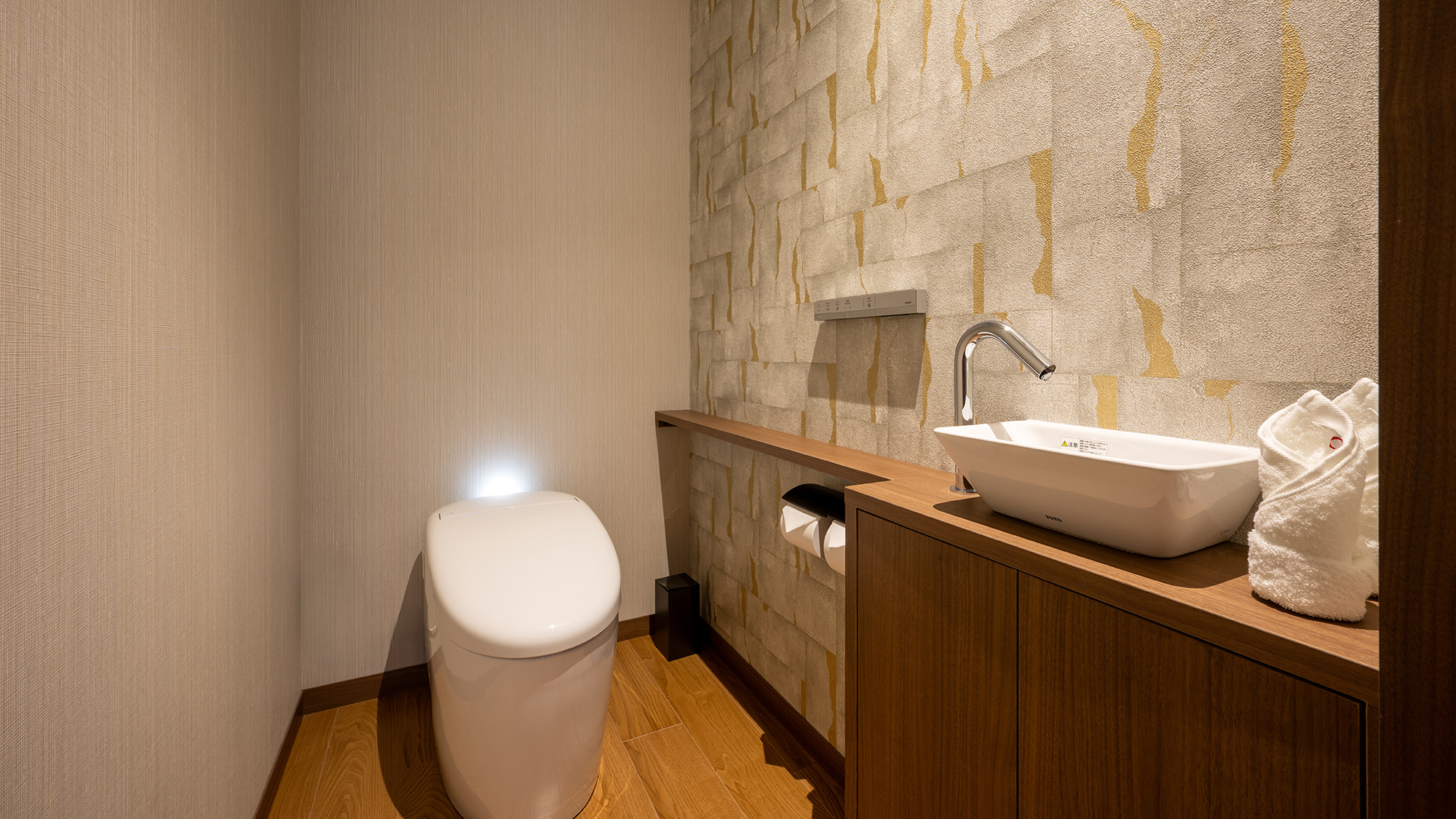 【バスルーム】清潔感のあるデザインを心がけた水回り