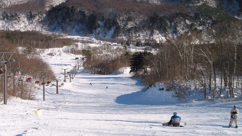お先でスノ。《爺ガ岳スキー場》【大人限定】リフト1日券付☆2食付