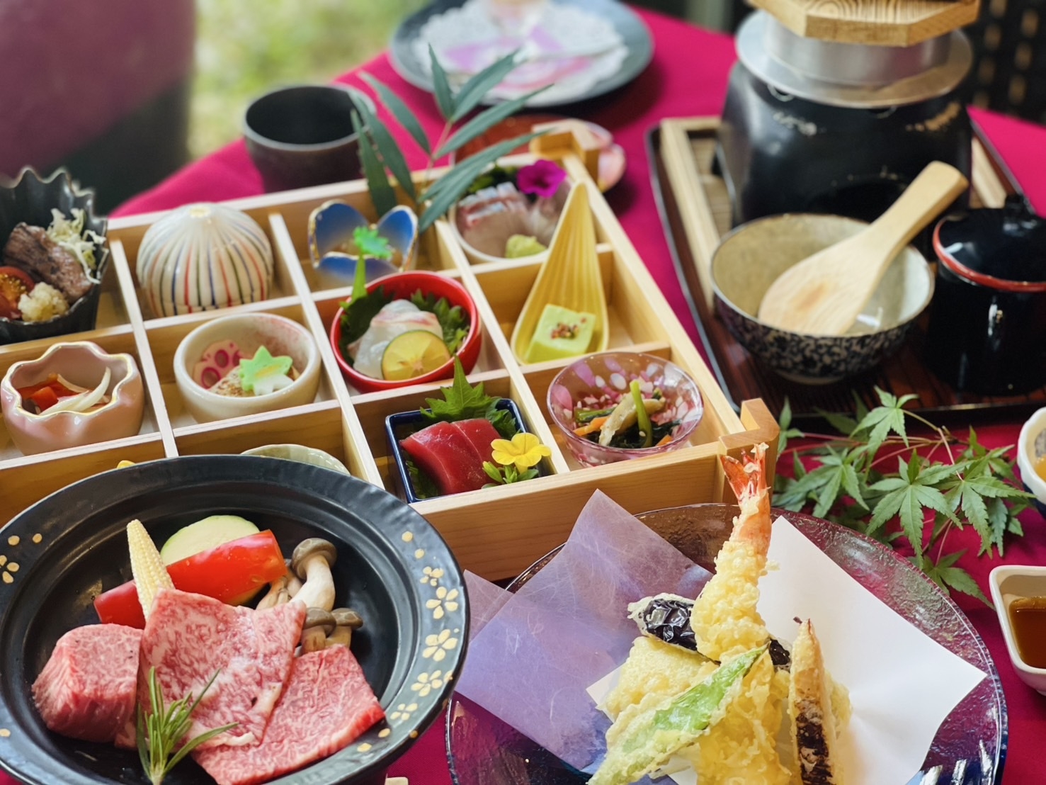 NEW!日帰り【貸切風呂60分＆国産黒毛和牛陶板焼きと四季彩12升会席】10:30-15:30休憩