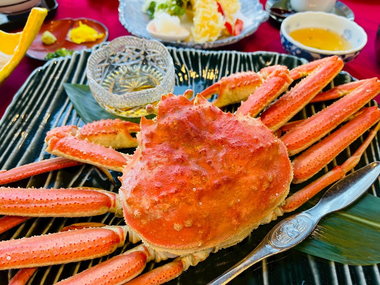 NEW！DAY★数量限定★ズワイ蟹丸ごと1杯＆まつなが牛すき焼き会席★貸切風呂60分【5時間休憩】