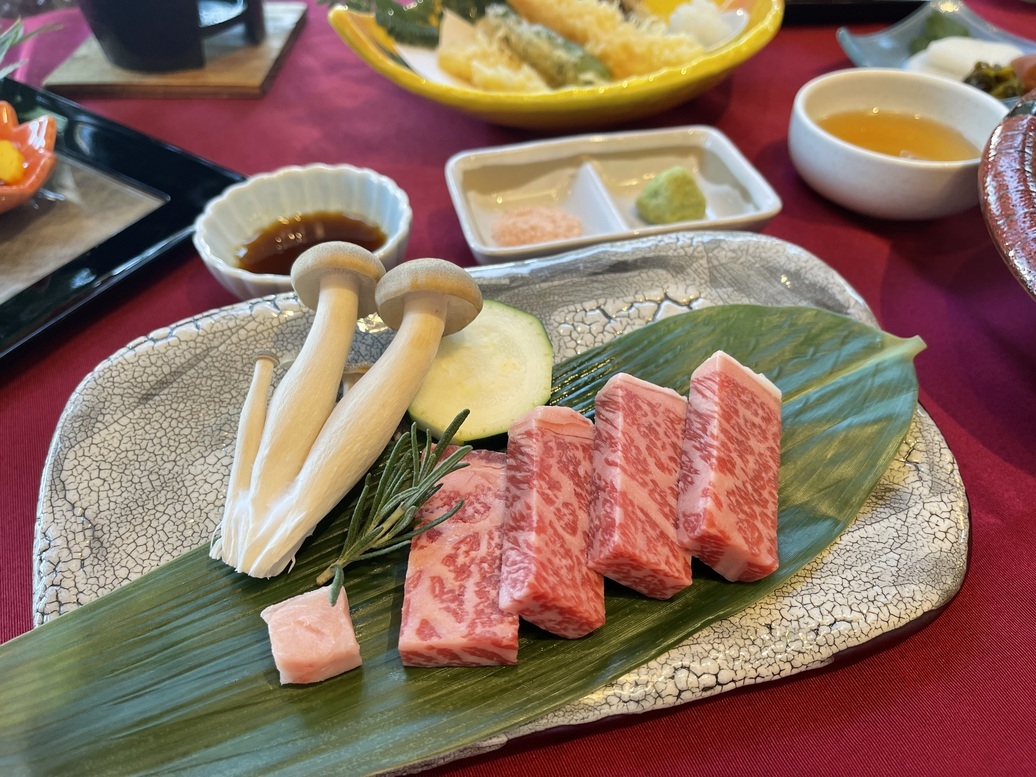 NEW！1泊2食付きA5ブランドまつなが牛ステーキ会席と宮崎きなこ豚鍋付和朝食★アウト10：00