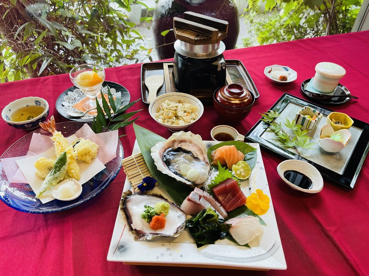 NEW!!「1泊2食付き」さざ波会席と宮崎きなこ豚鍋付和朝食★アウト10：00